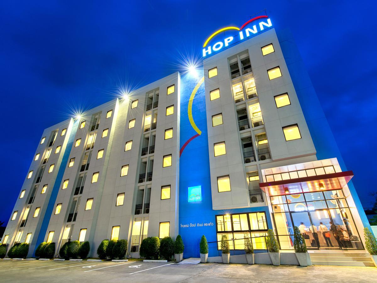 Hop Inn Lampang City Center Exteriör bild